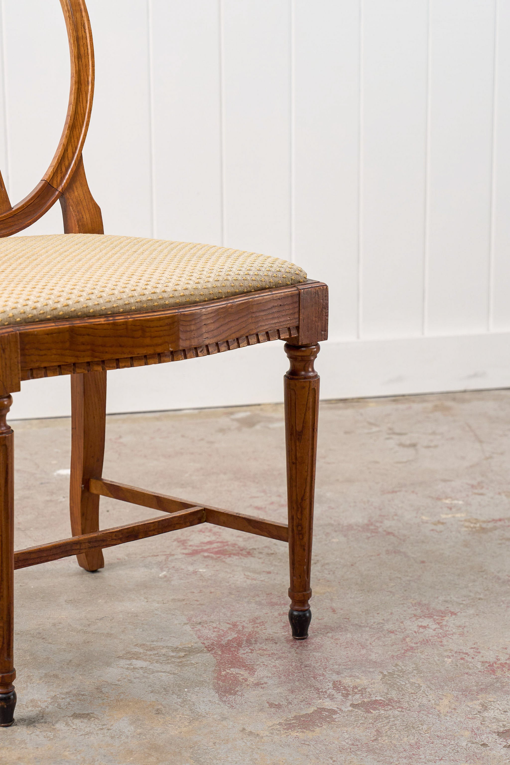 Antique Oval Back Oak Chair (SINGLE)