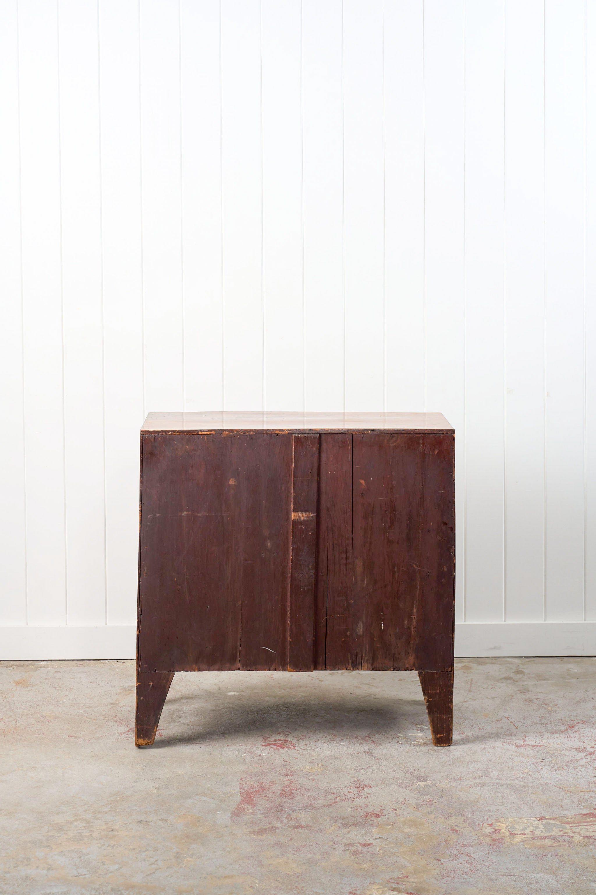 19th Century Mahogany Bowfront Chest with Satinwood Inlay on Splay Feet (c. 1810)
