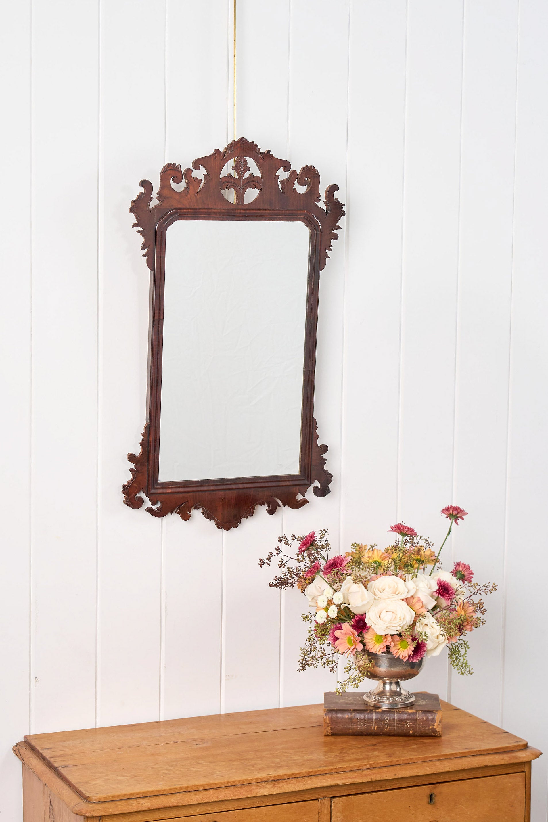 Georgian Mirror with Leaf Center Detail