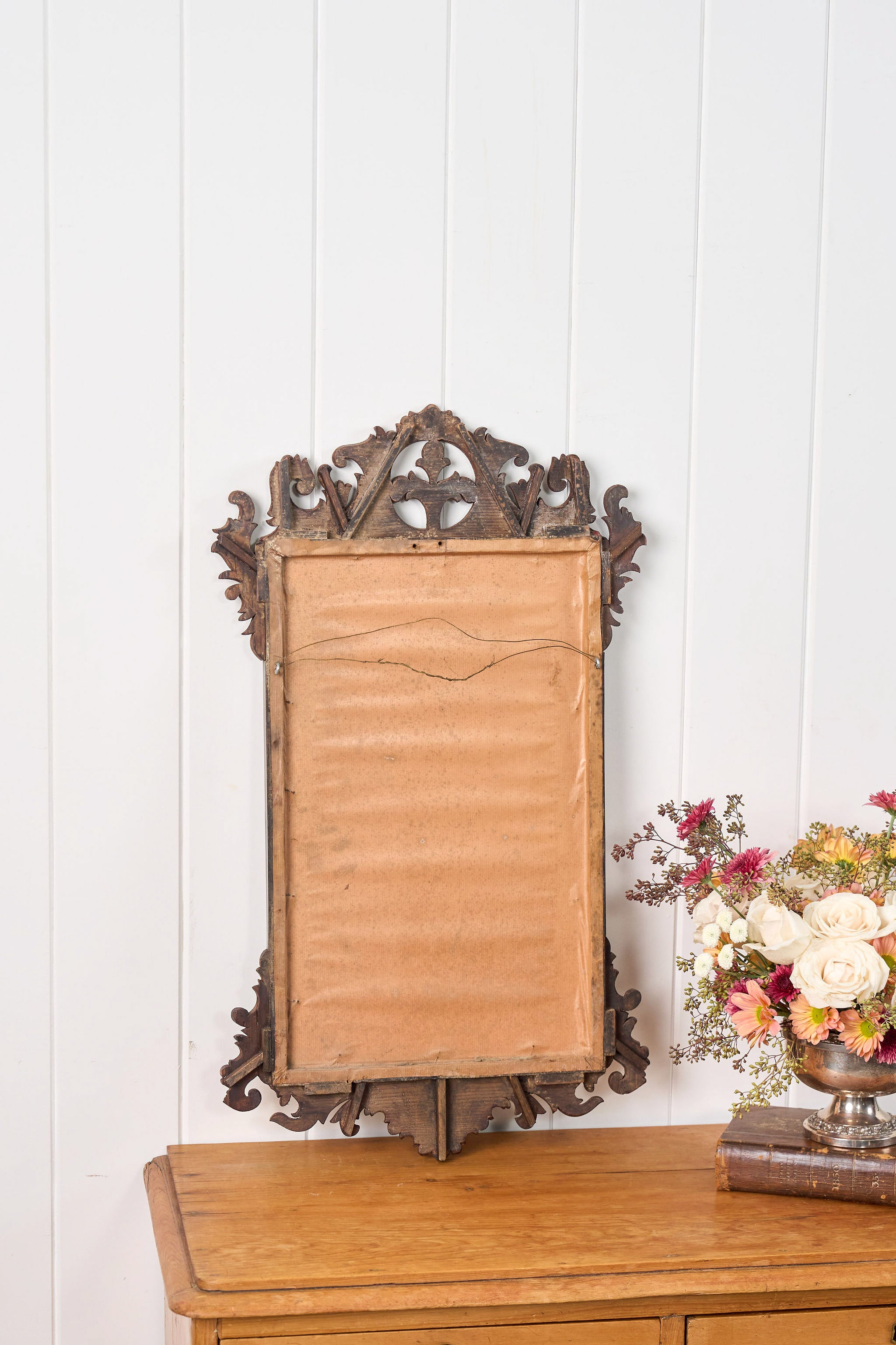 Georgian Mirror with Leaf Center Detail