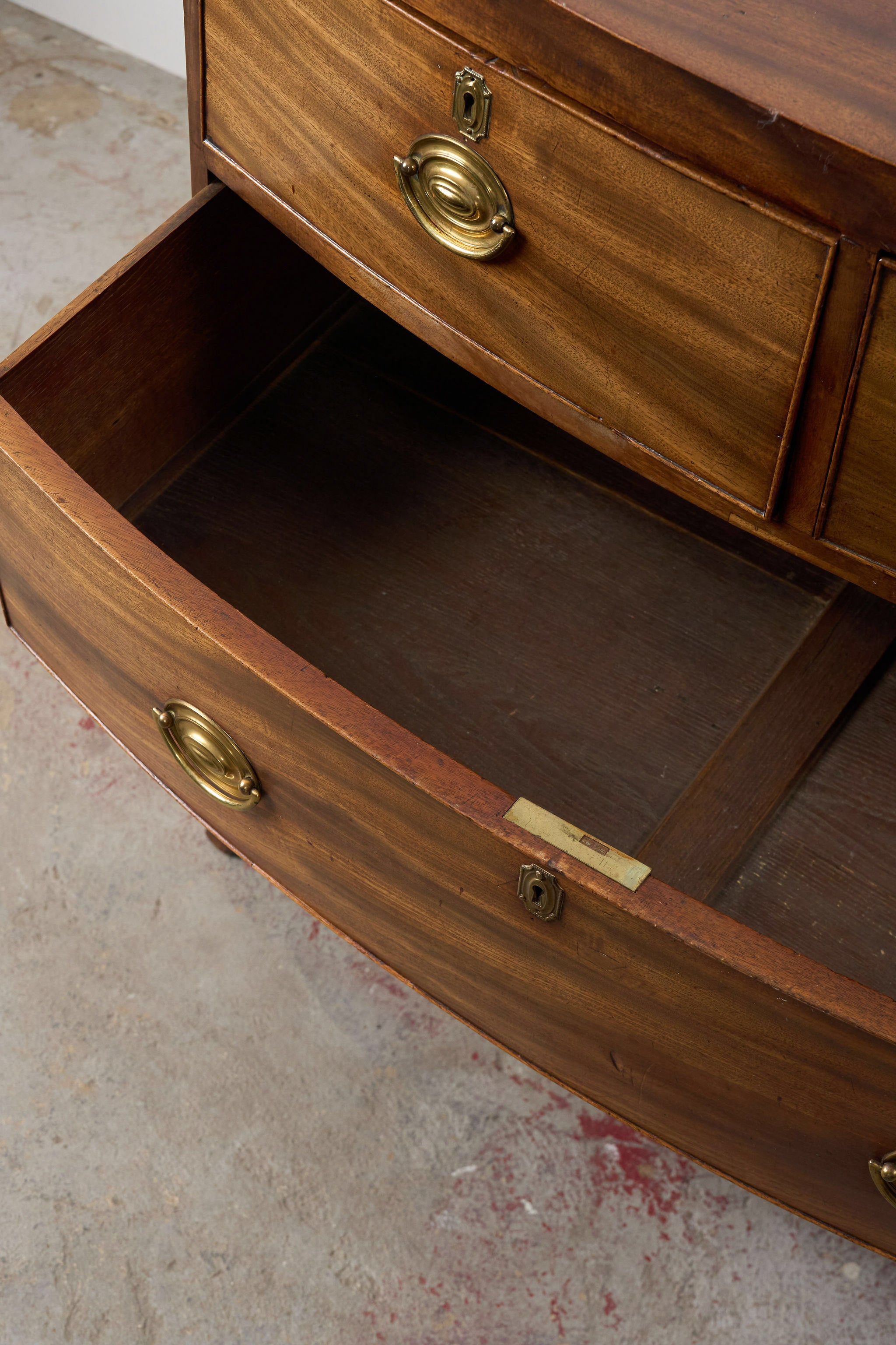 Regency Mahogany 2 Over 2 Bowfront Chest on Splay Feet (c. 1820)