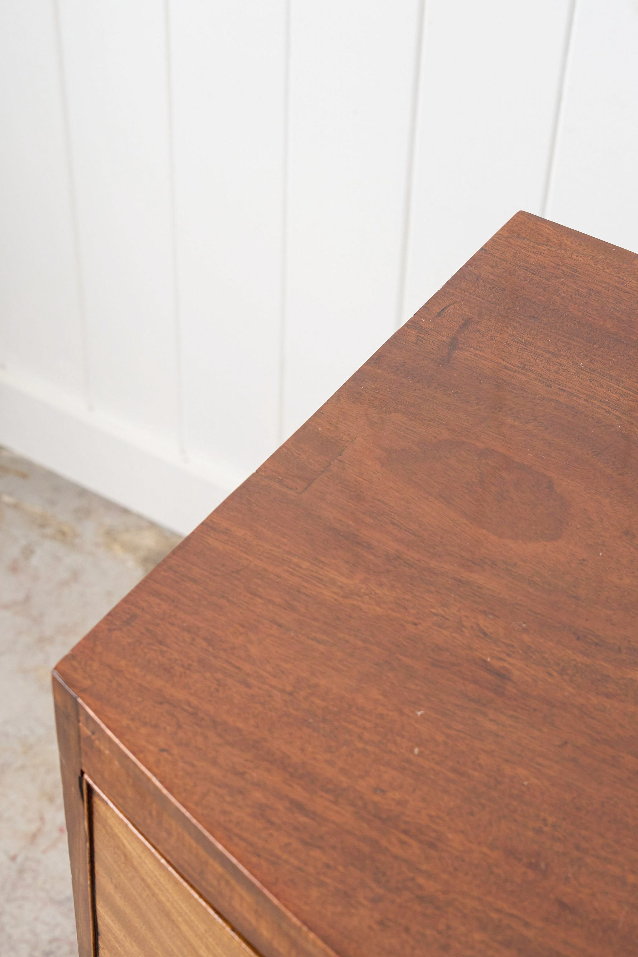 Regency Mahogany 2 Over 2 Bowfront Chest on Splay Feet (c. 1820)