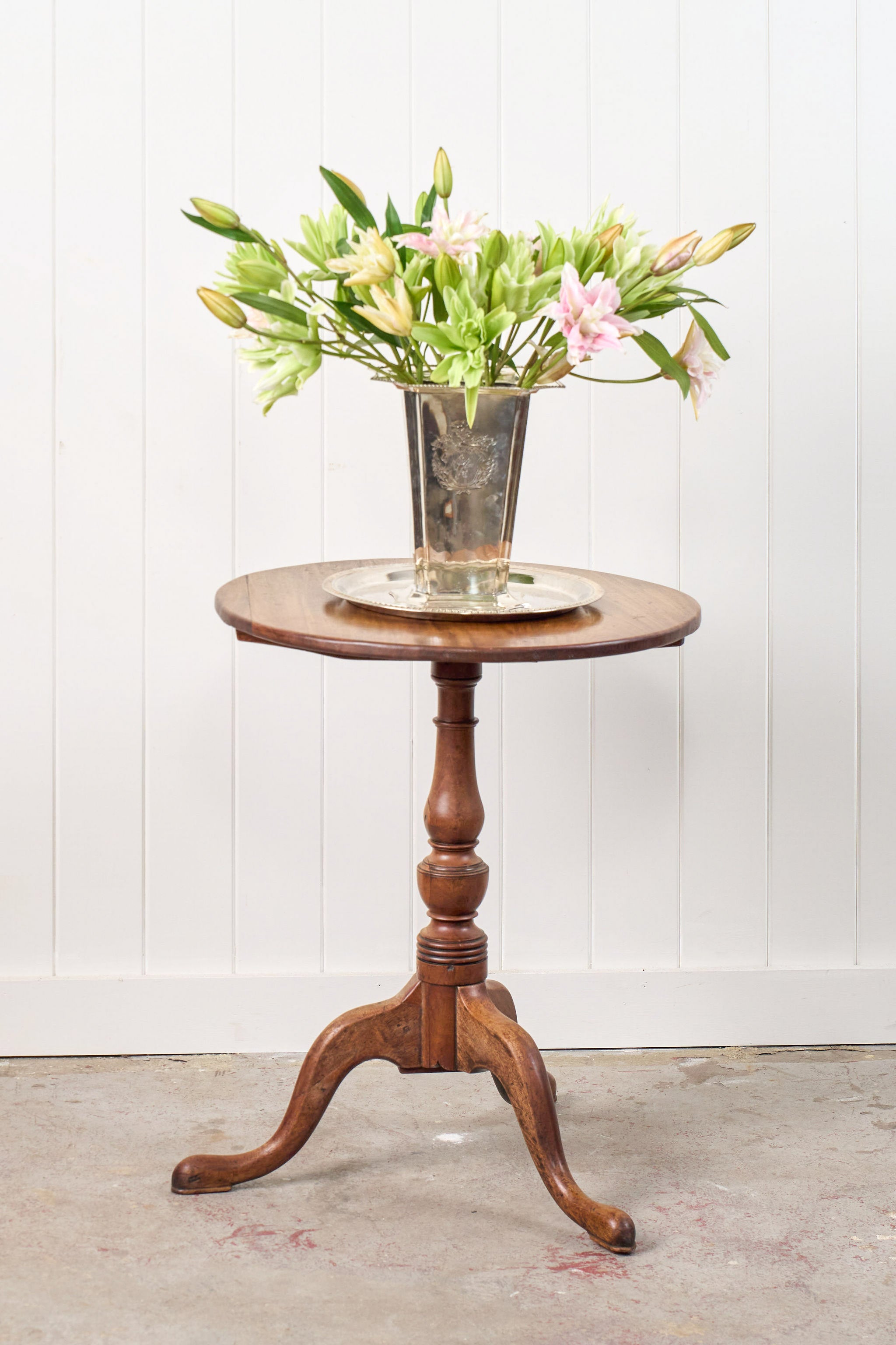 Georgian Mahogany Tilt Top 25.5" Round Table