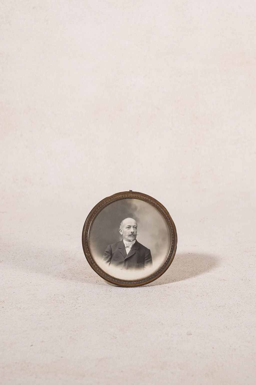 Petite French Brass Circle Frame (Tabletop)