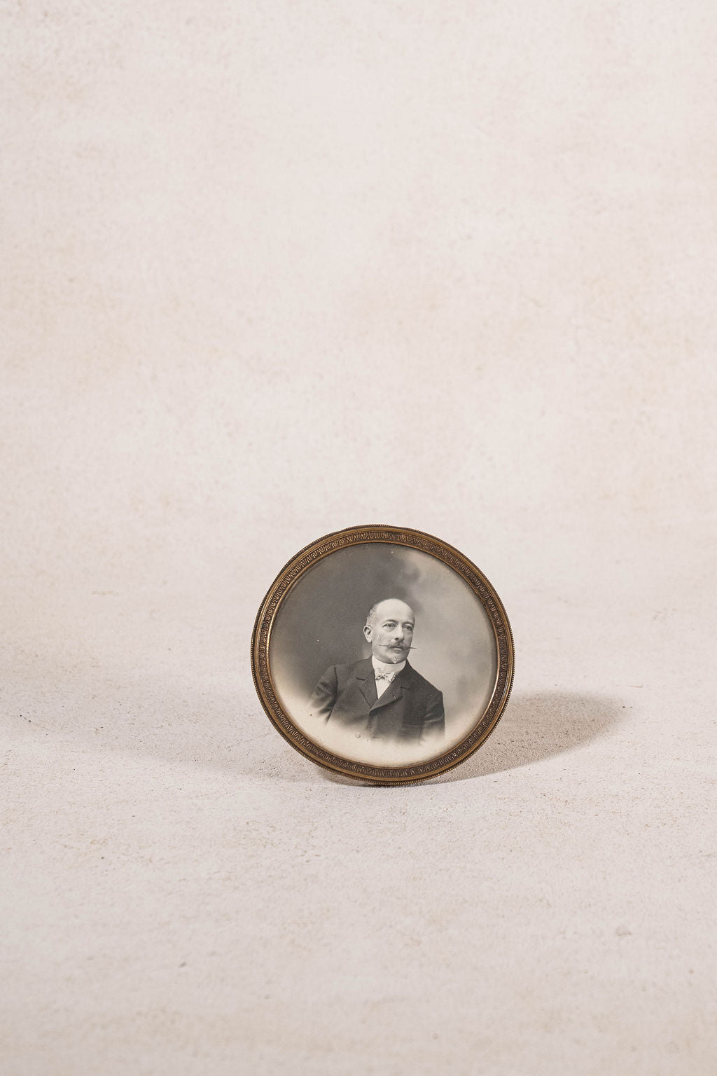 Petite French Brass Circle Frame (Tabletop)