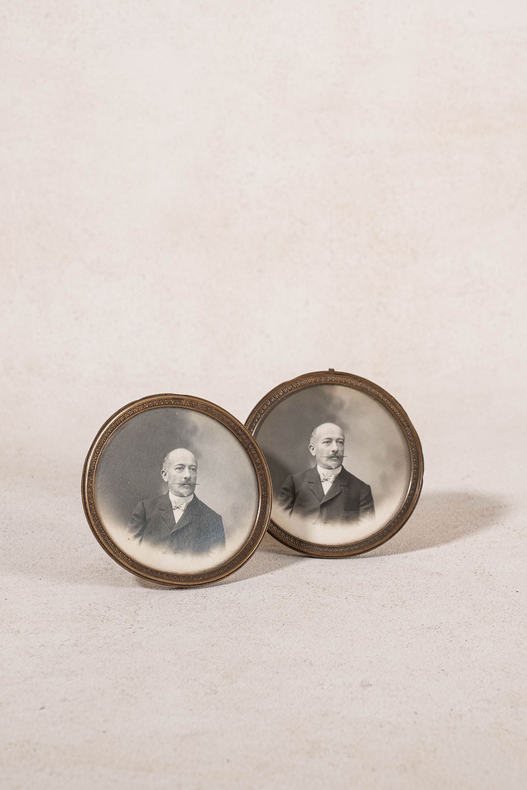 Petite French Brass Circle Frame (Tabletop)