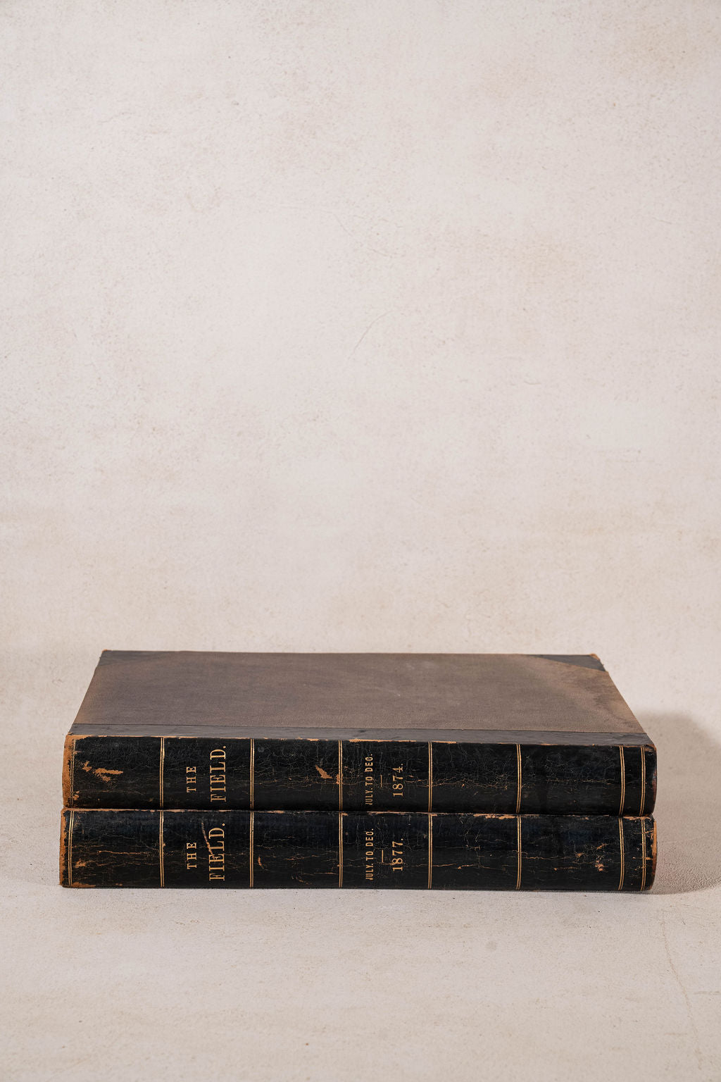 Single Volume of 'THE FIELD' | British Gentlemen's Sporting Magazine (Black)