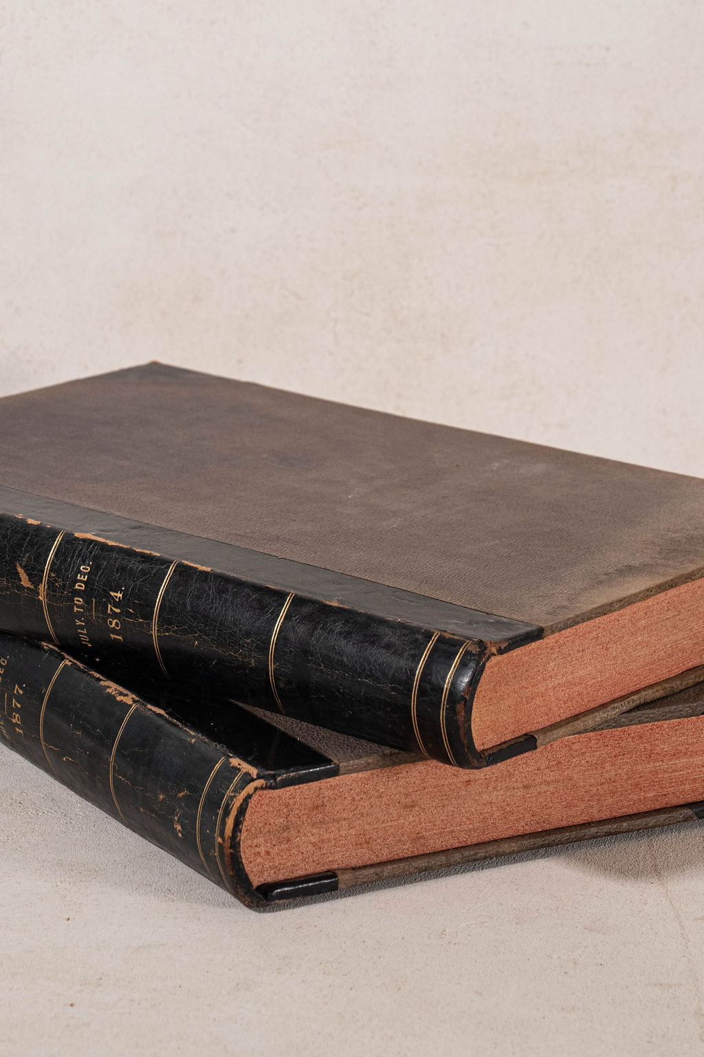 Single Volume of 'THE FIELD' | British Gentlemen's Sporting Magazine (Black)