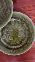 Load and play video in Gallery viewer, Green Strawberry Vine Majolica Plate SET of 4
